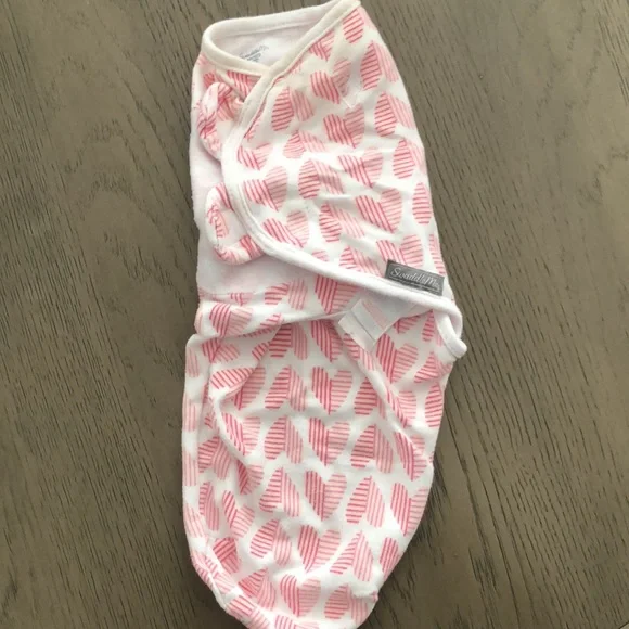 Slight discoloration around neck opening, baby swaddles. - Picture 2 of 6